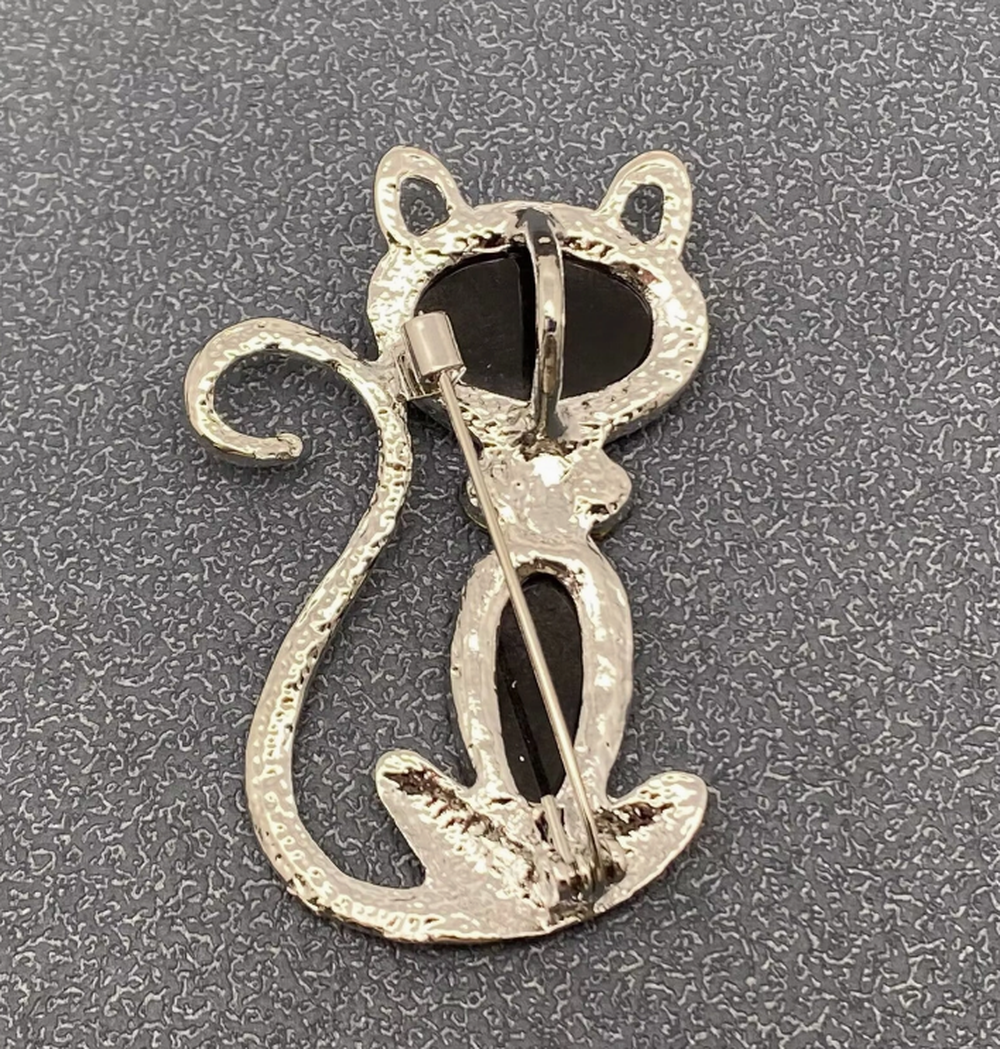 {{product_title}} brooch pin, vintage animal brooch, statement brooch jewelry, unique gift for animal lovers, enamel pin accessory, collectible brooch Boho Sunday